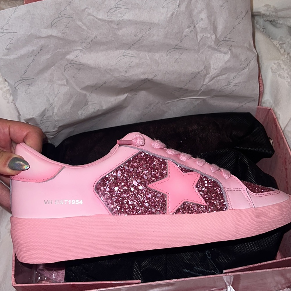 Brand new vintage Havana Alexis sneakers hot pink